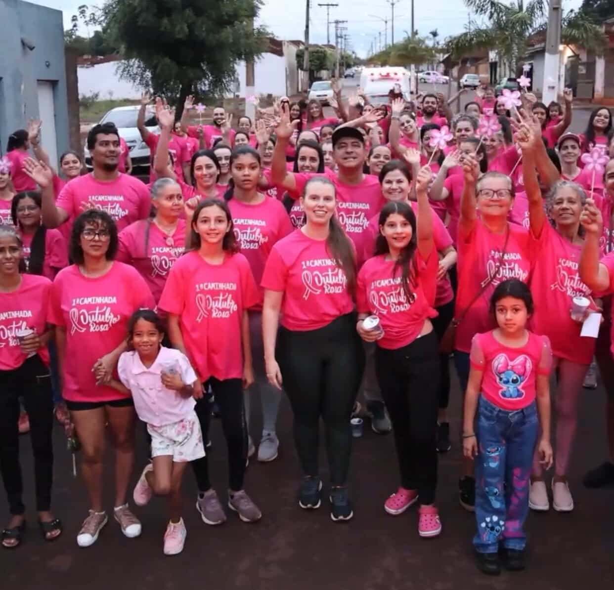 Maurilândia realiza com sucesso a 1ª Caminhada Outubro Rosa neste domingo