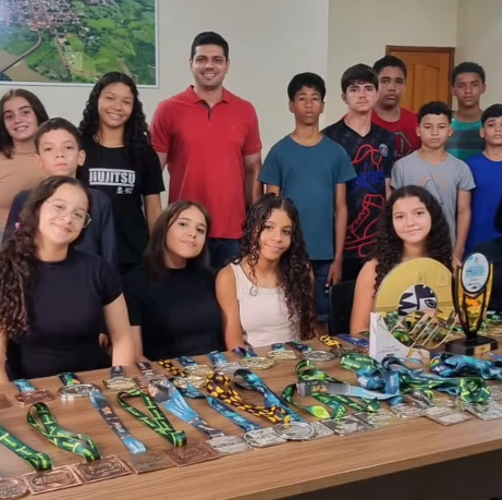 Atletas de Jiu-Jítsu de Maurilândia conquistam 27 medalhas e visitam a Prefeitura